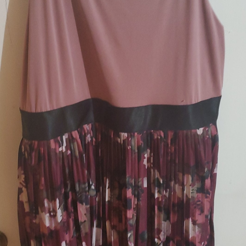 Dress - Picture 2 of 4
